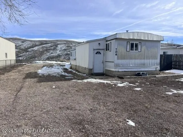 $120,000 | 706 Star Avenue, Diamondville, WY 83116