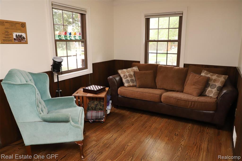 1864 Hawthorne Road Grosse Pointe Woods, MI 48236 - Photo 16 of 30