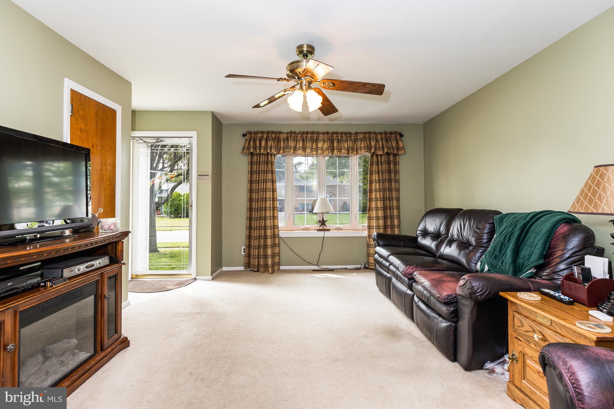 29 Northfield Road Newark, DE 19713 - Photo 5 of 16 Family Room