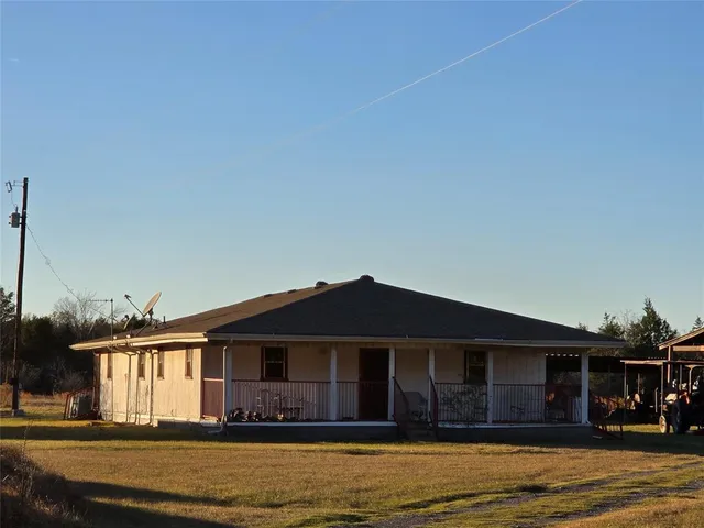 a view of house with backyard space