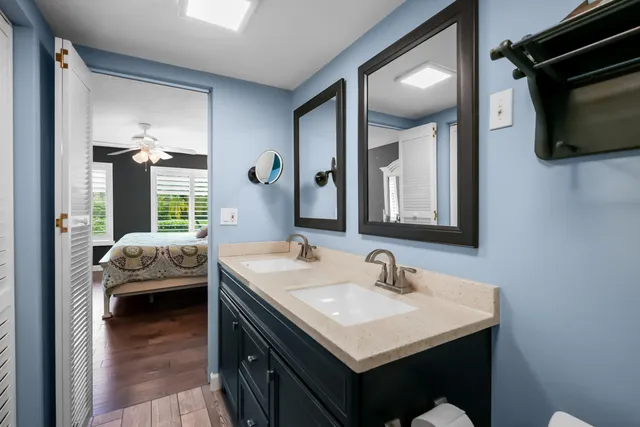 a en suite bathroom with a sink and a mirror