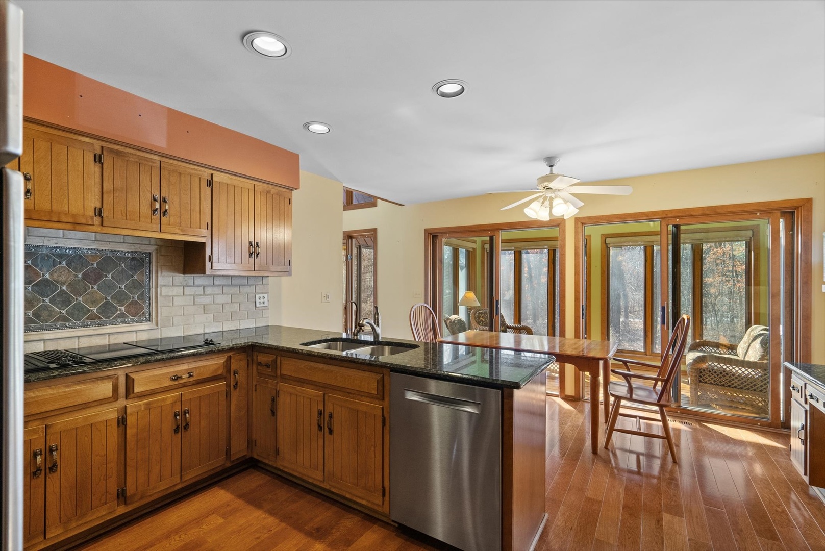 218 East Hillside Road Barrington, IL 60010 - Photo 8 of 29 Gallery Image 8