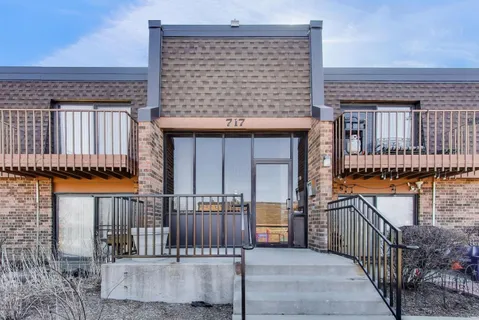 $207,500 | 717 Killarney Court, Unit 2D, Schaumburg, IL 60193