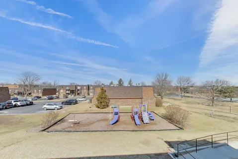 $207,500 | 717 Killarney Court, Unit 2D, Schaumburg, IL 60193