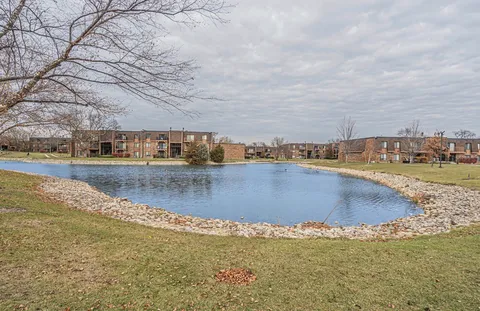 $207,500 | 717 Killarney Court, Unit 2D, Schaumburg, IL 60193