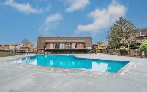 $207,500 | 717 Killarney Court, Unit 2D, Schaumburg, IL 60193