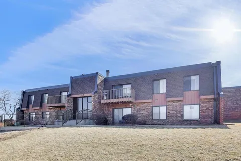 $207,500 | 717 Killarney Court, Unit 2D, Schaumburg, IL 60193