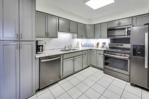 $207,500 | 717 Killarney Court, Unit 2D, Schaumburg, IL 60193