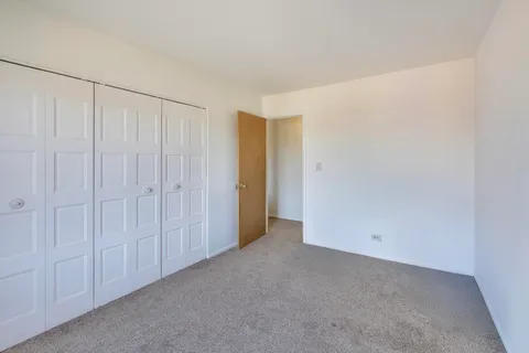 $207,500 | 717 Killarney Court, Unit 2D, Schaumburg, IL 60193