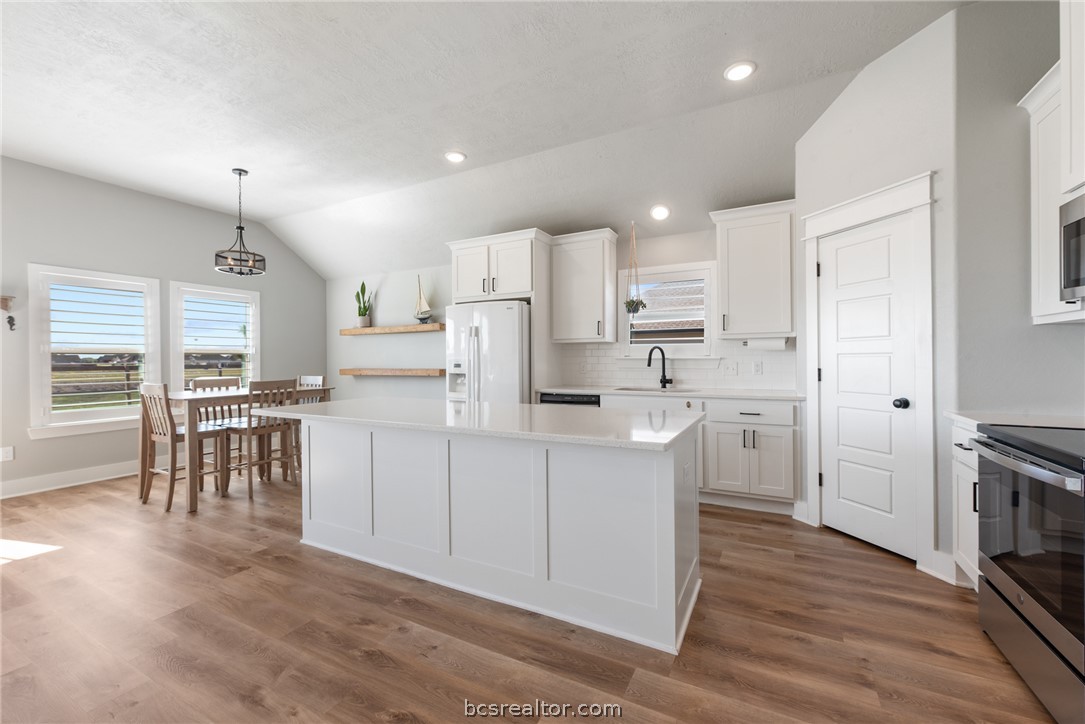 244 Brazos Bend Snook, TX 77879 - Photo 8 of 33
