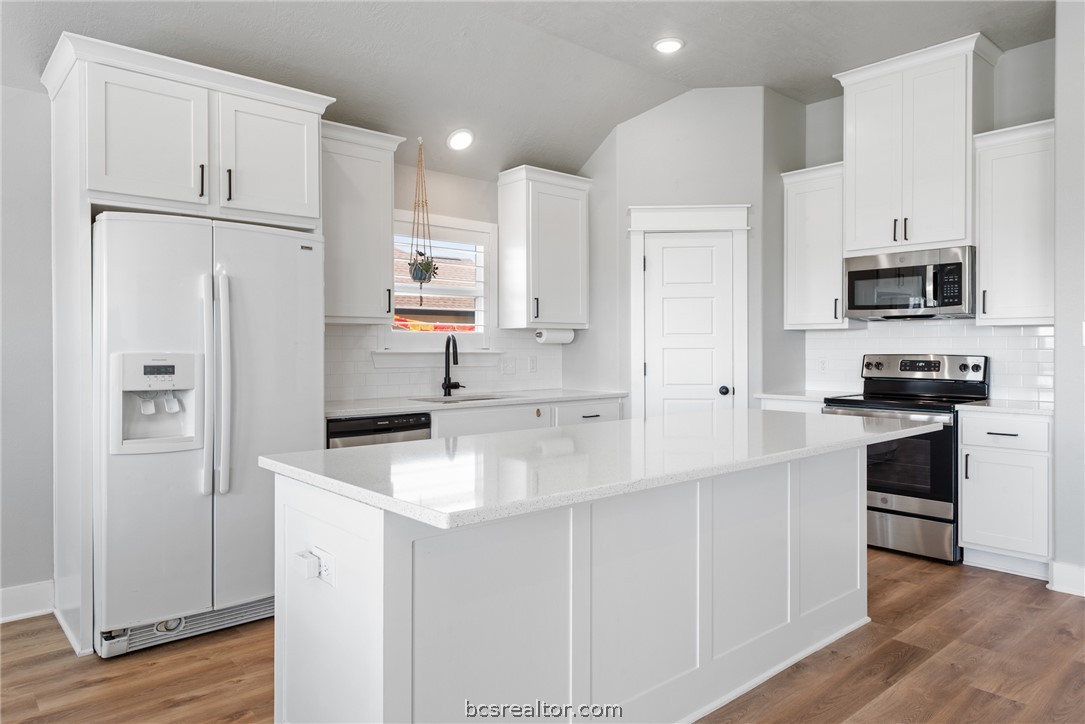 244 Brazos Bend Snook, TX 77879 - Photo 10 of 33