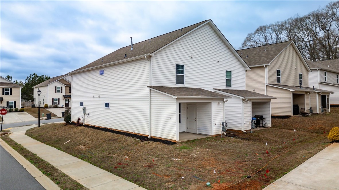215 Royal Way Pendleton, SC 29670 - Photo 25 of 31 This newly constructed residence showcases a clean architectural design, offering modern living.