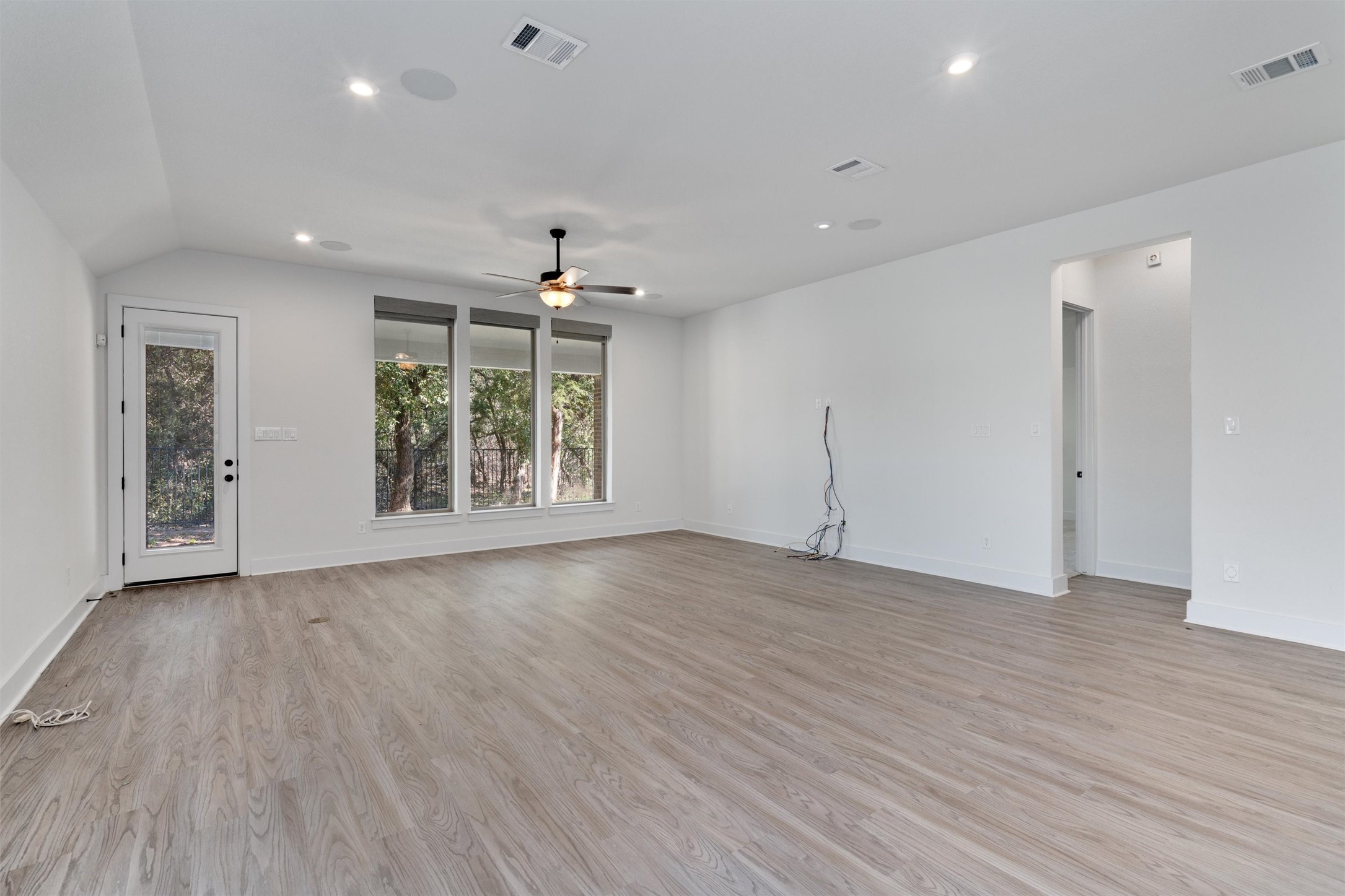 1001 Wolf Hollow Drive Georgetown, TX 78628 - Photo 13 of 35