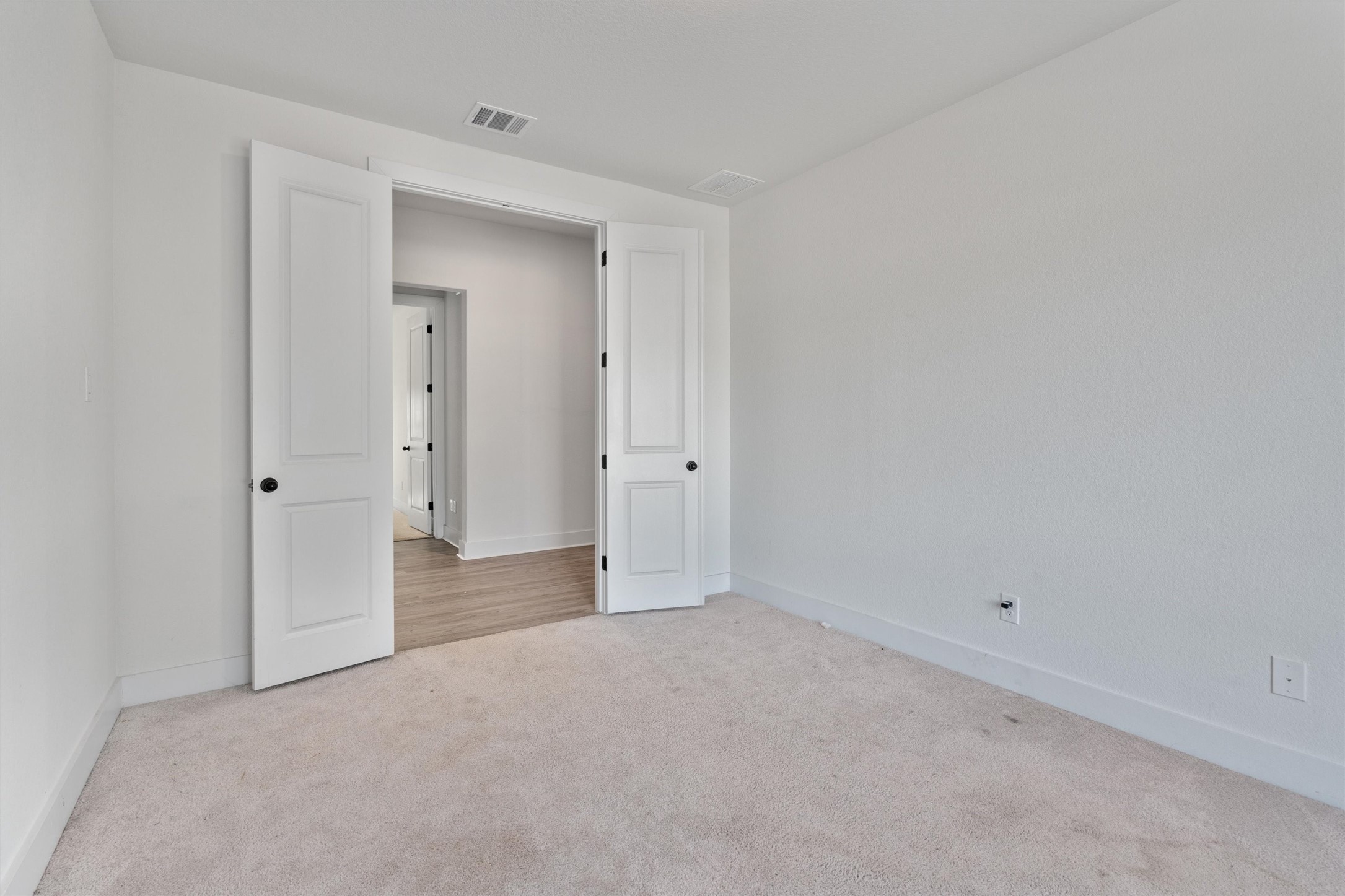 1001 Wolf Hollow Drive Georgetown, TX 78628 - Photo 5 of 35