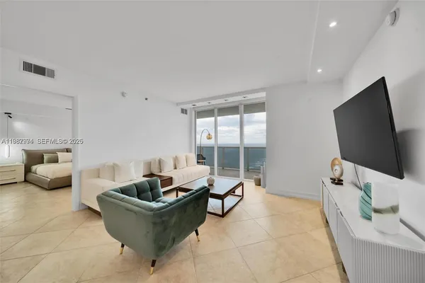 $10,000 | 1830 South Ocean Drive, Unit 4704, Hallandale Beach, FL 33009