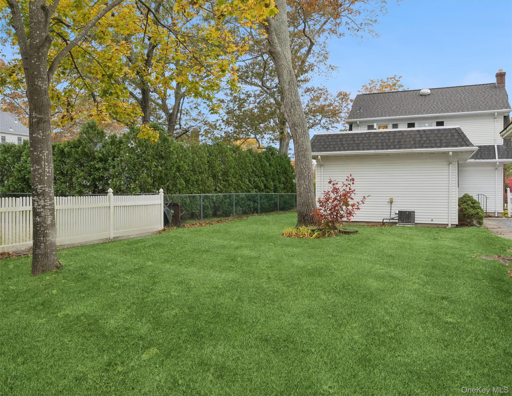 148 Woodhull Avenue Riverside, NY 11901 - Photo 4 of 20 a view of a back yard