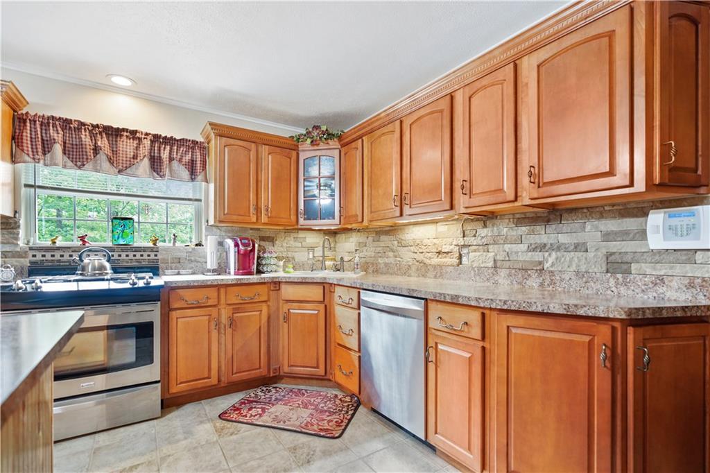2329 Dinner Bell - 5 Forks Road Farmington, PA 15437 - Photo 3 of 25 Stunning Kitchen!