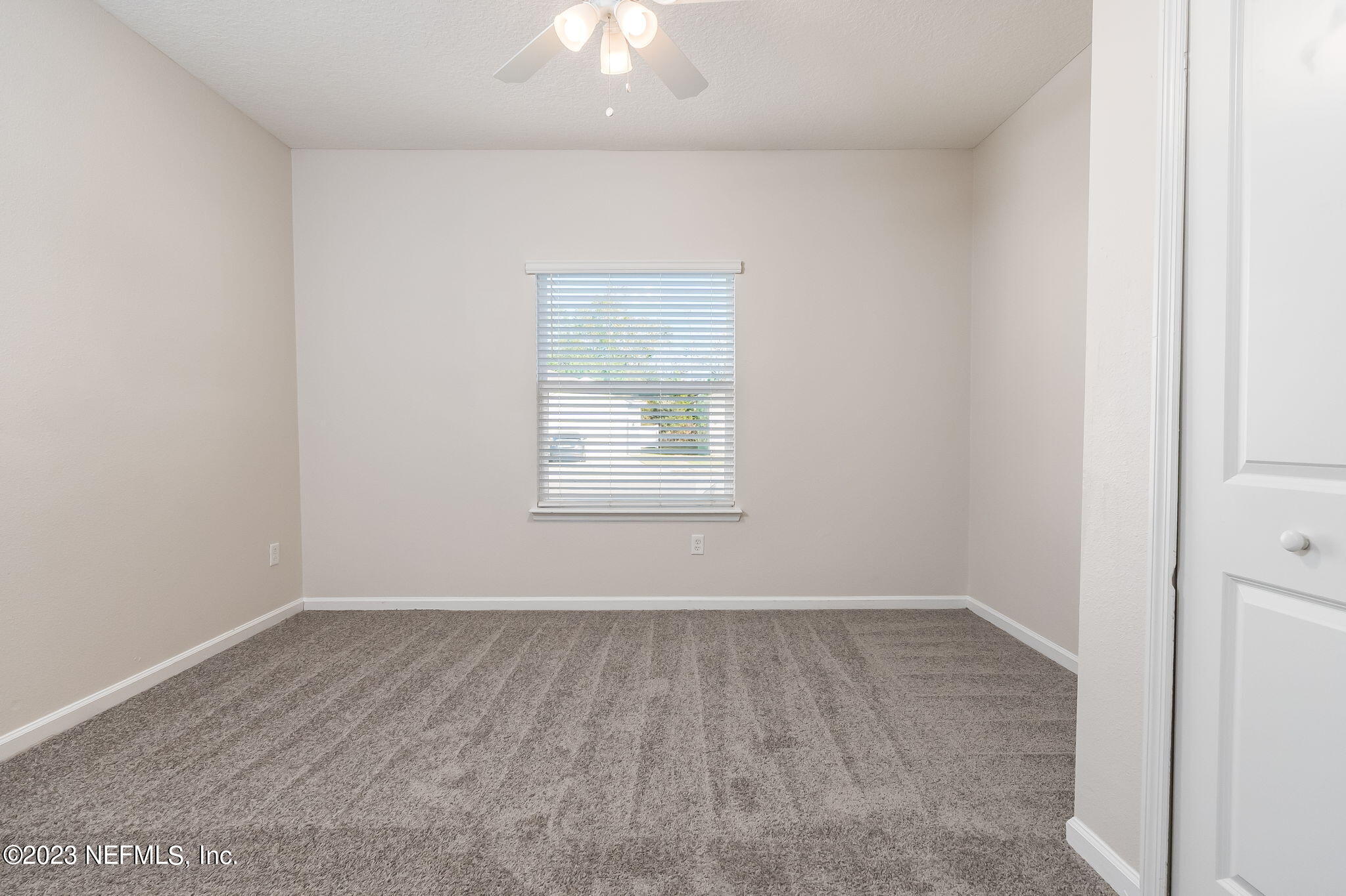 5556 Kellar Circle Jacksonville, FL 32218 - Photo 12 of 28 an empty room with a window