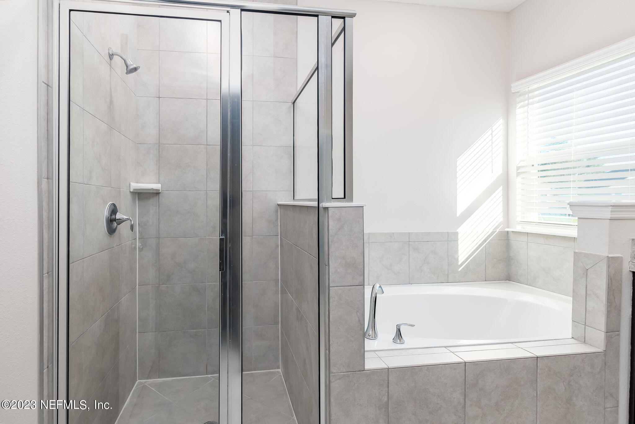 5556 Kellar Circle Jacksonville, FL 32218 - Photo 15 of 28 a bathroom with a bathtub and a shower