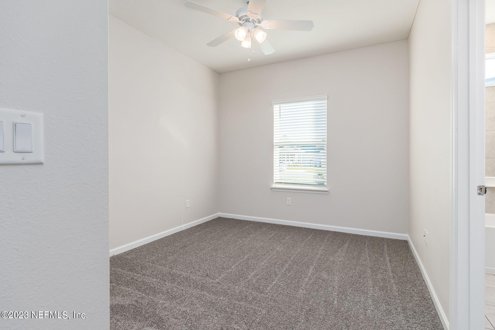 5556 Kellar Circle Jacksonville, FL 32218 - Photo 20 of 28 an empty room with a window