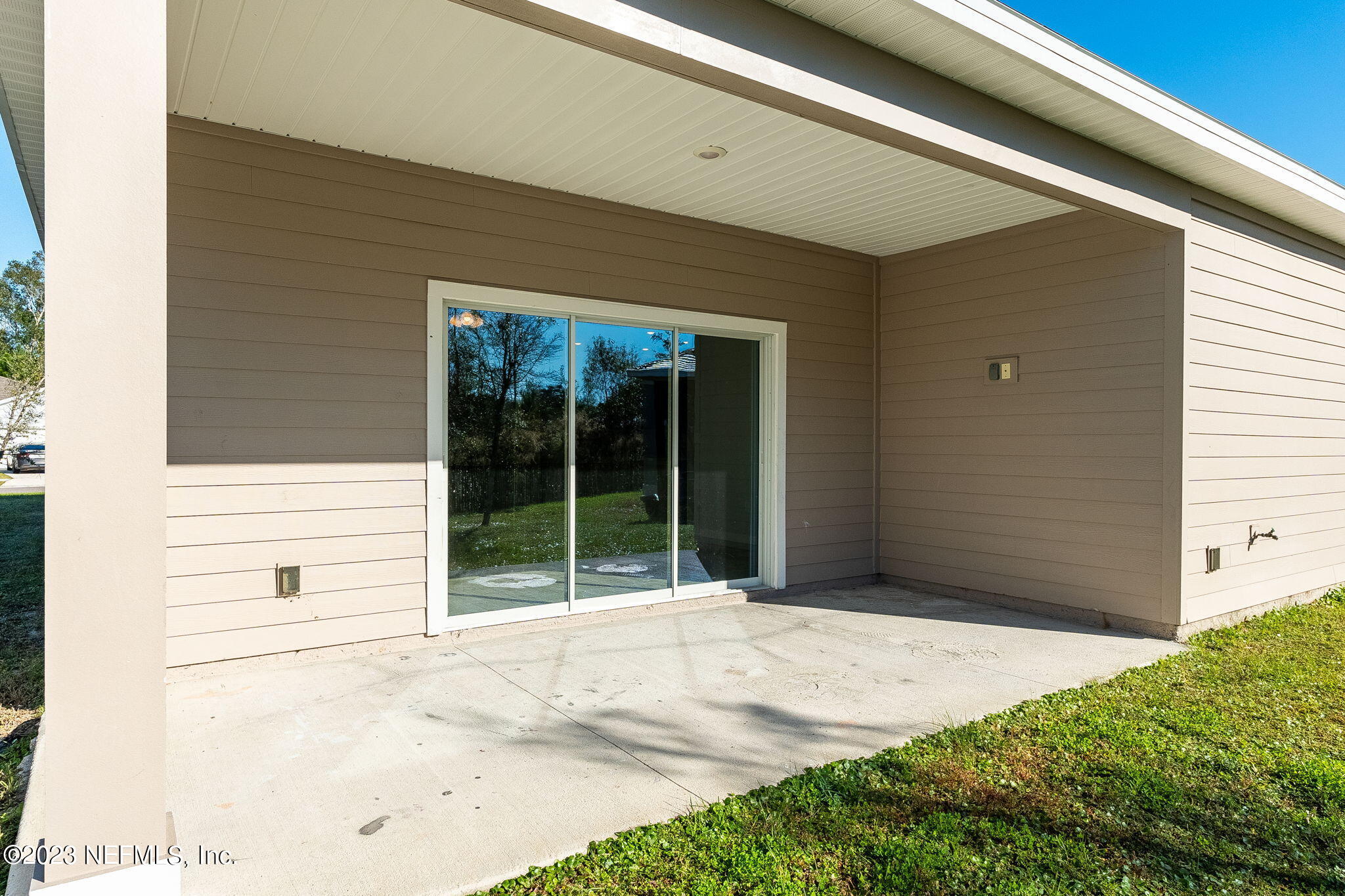 5556 Kellar Circle Jacksonville, FL 32218 - Photo 27 of 28 a view of backyard with large windows