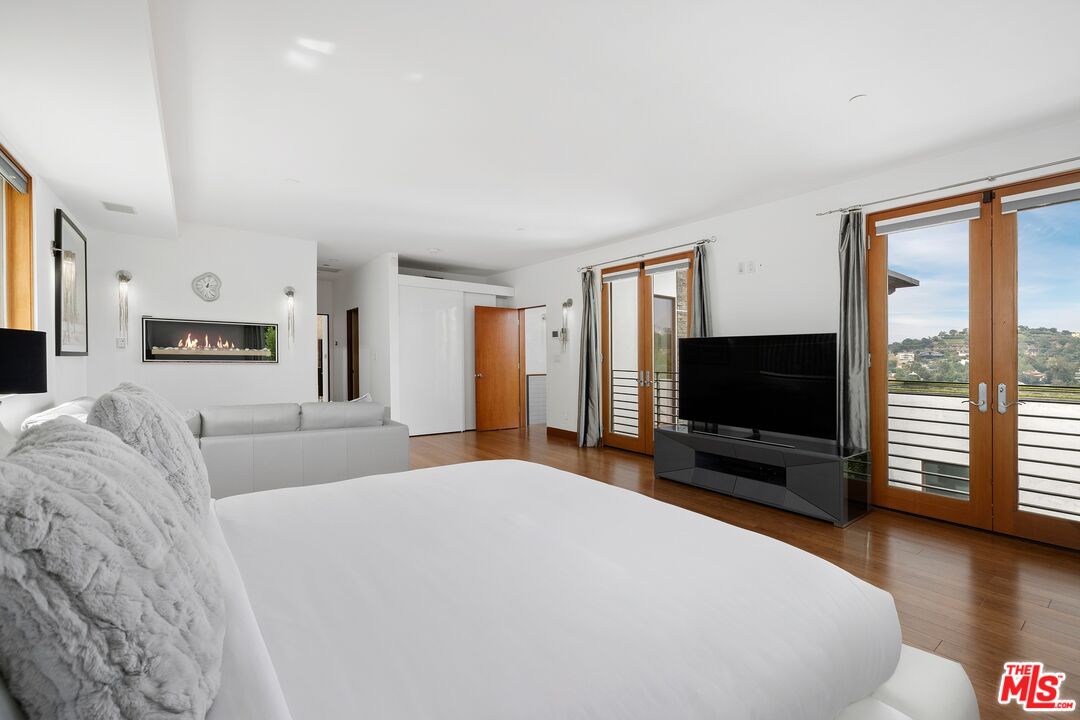 2437 Apollo Drive Los Angeles, CA 90046 - Photo 12 of 27 a bedroom with a flat screen tv and a bed