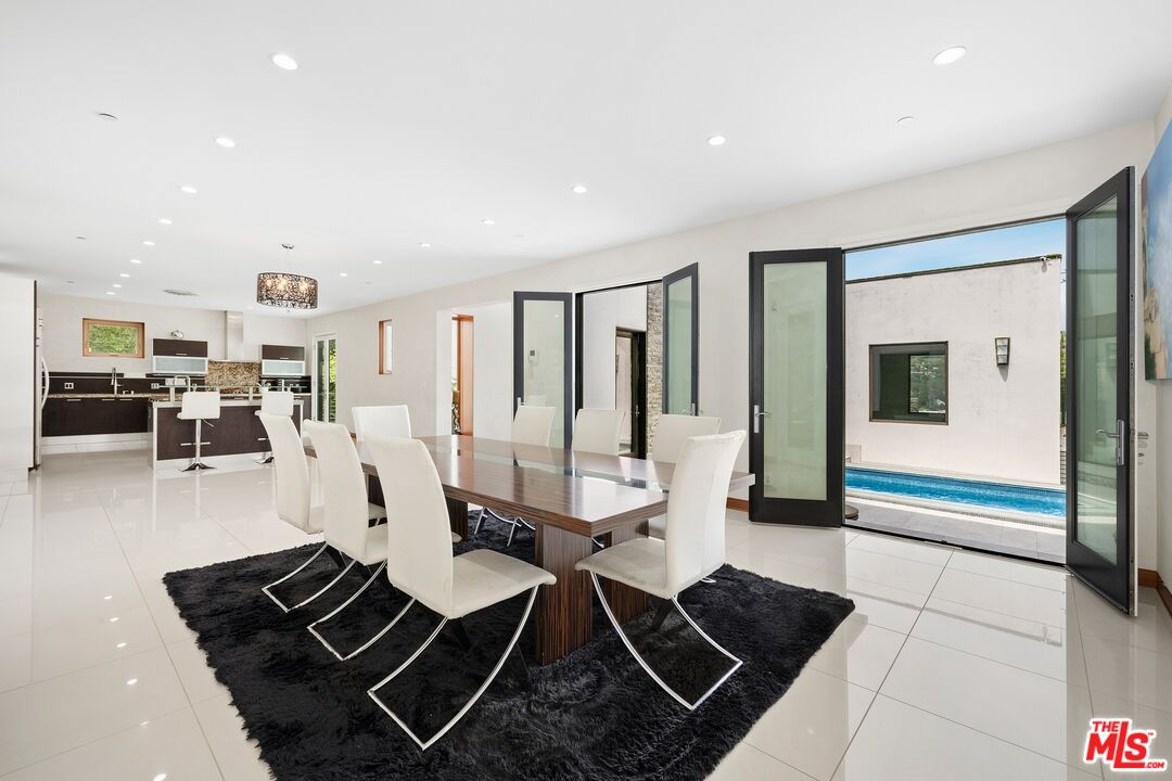 2437 Apollo Drive Los Angeles, CA 90046 - Photo 7 of 27 a living room with furniture