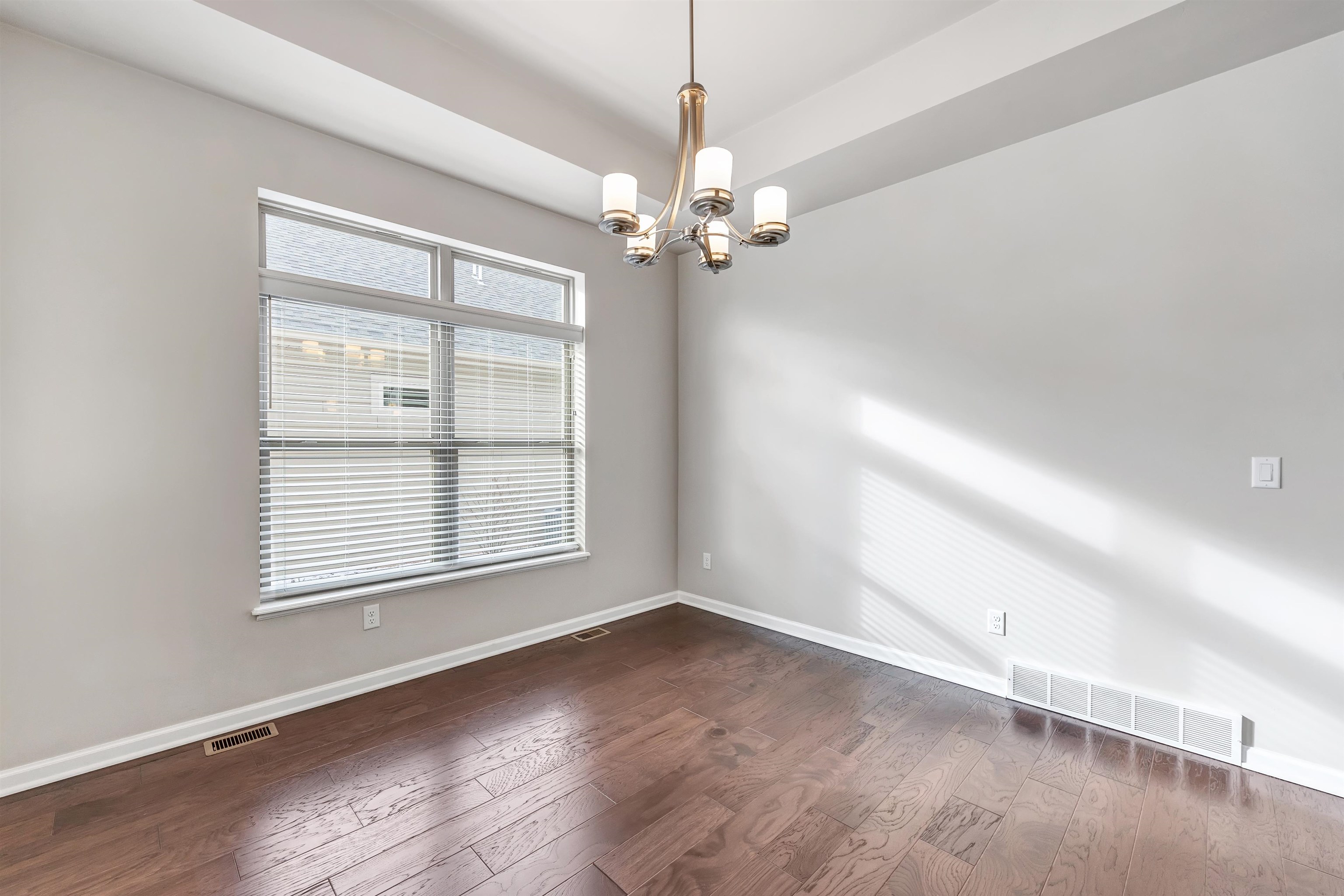 210 Bedford Road Green Bay, WI 54311 - Photo 11 of 37