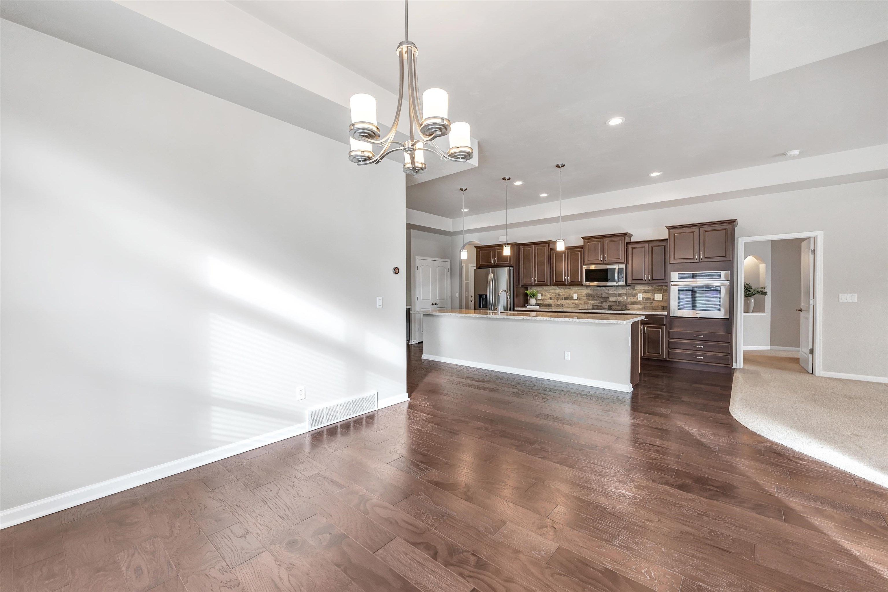 210 Bedford Road Green Bay, WI 54311 - Photo 13 of 37