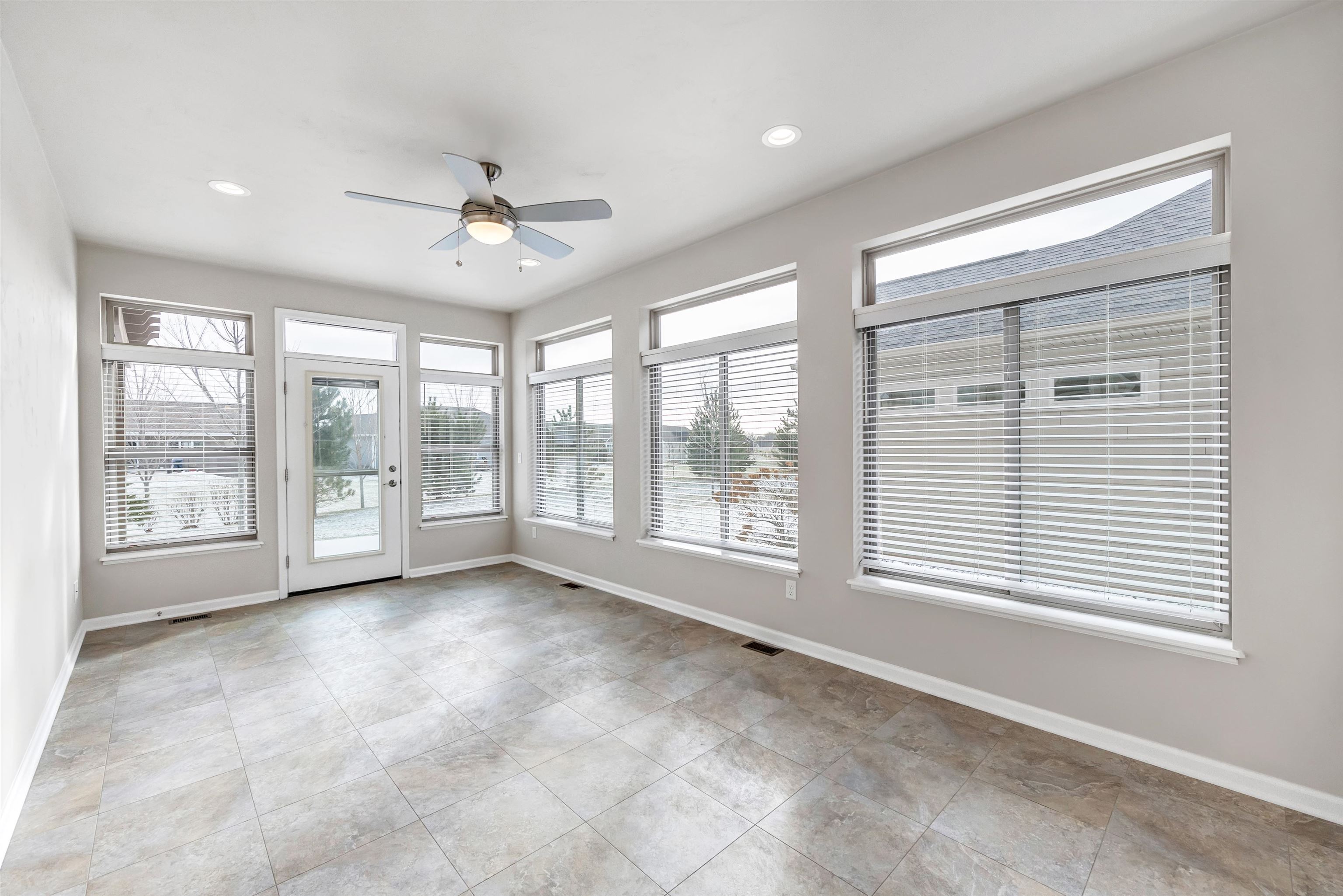 210 Bedford Road Green Bay, WI 54311 - Photo 15 of 37