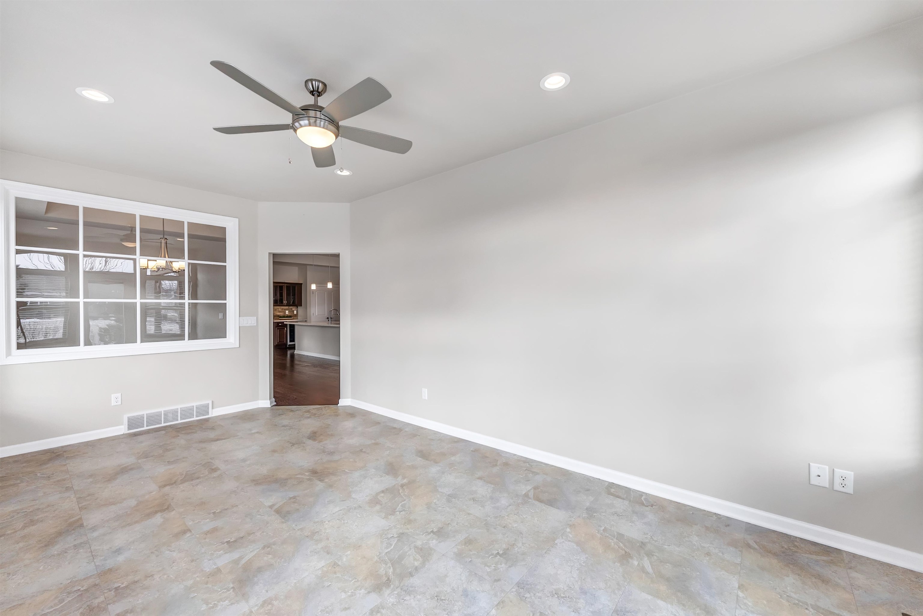 210 Bedford Road Green Bay, WI 54311 - Photo 16 of 37