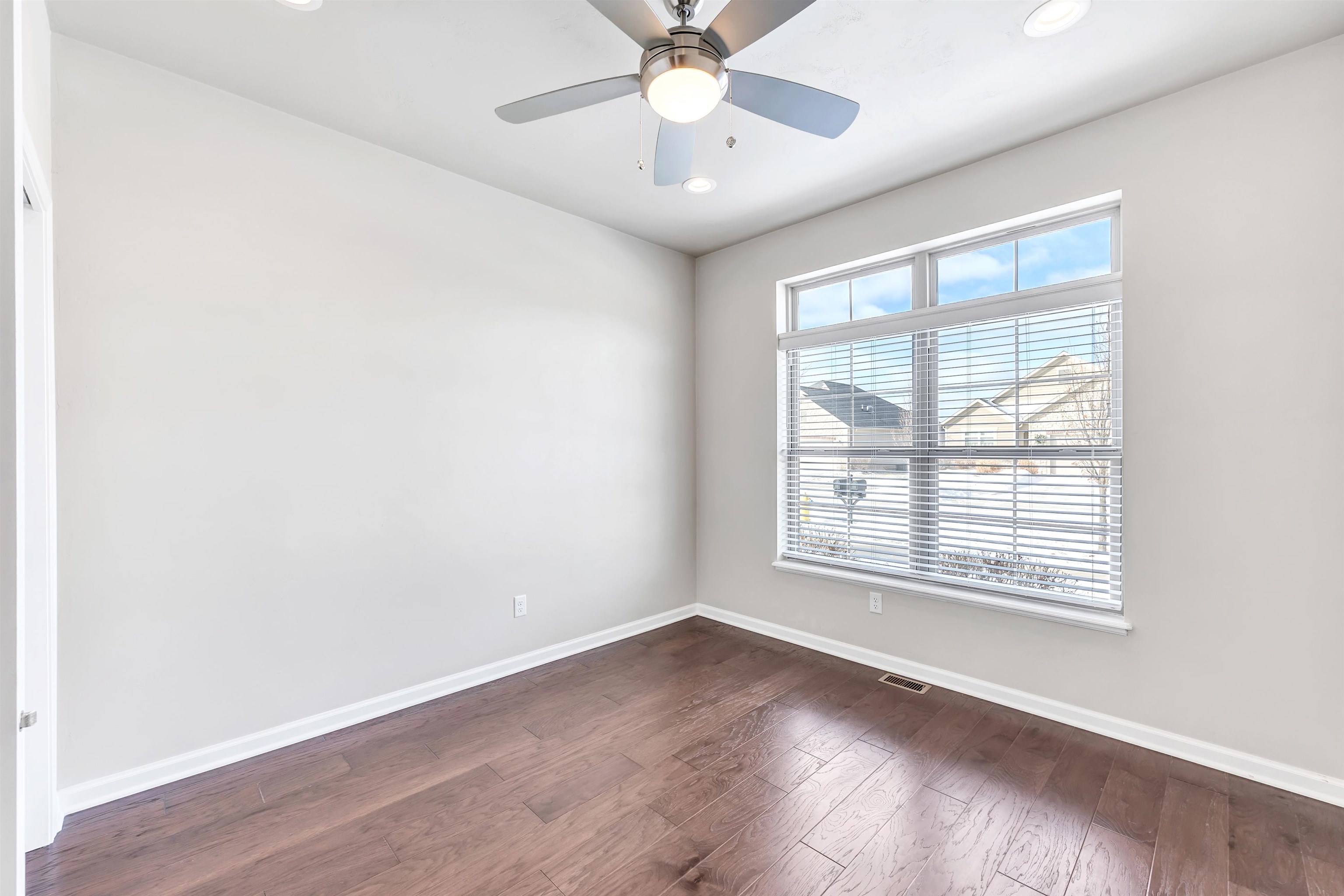 210 Bedford Road Green Bay, WI 54311 - Photo 31 of 37