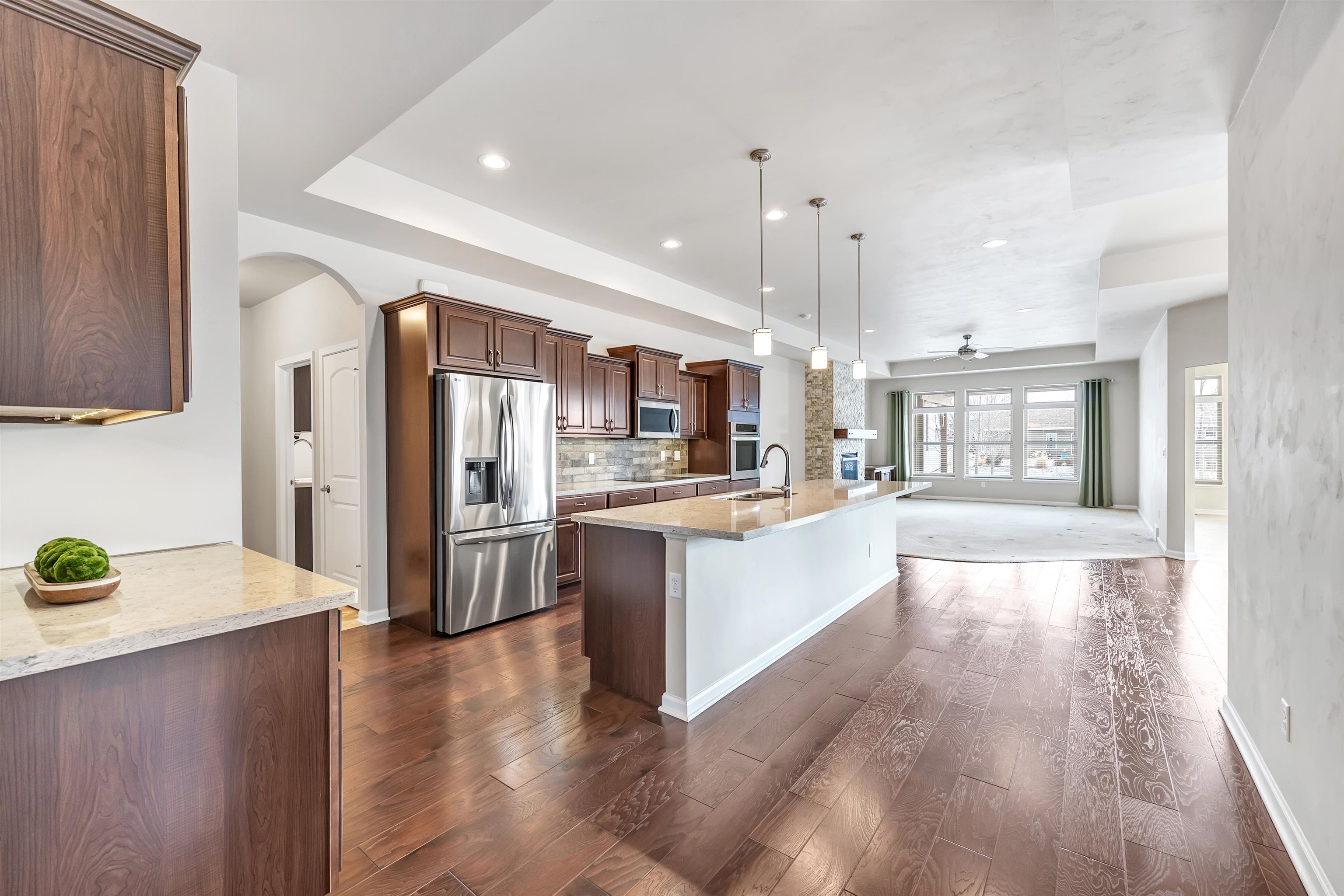 210 Bedford Road Green Bay, WI 54311 - Photo 6 of 37