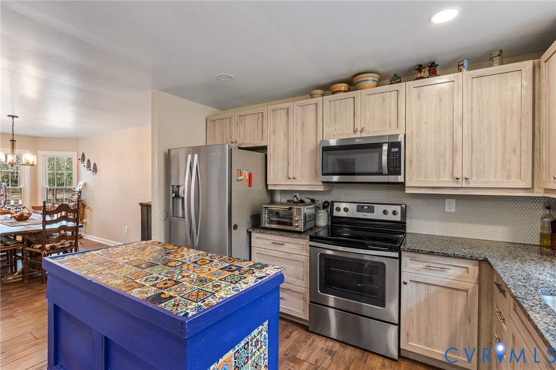 1373 Butler Branch Road Petersburg, VA 23805 - Photo 7 of 28 Kitchen featuring stainless steel appliances, ligh