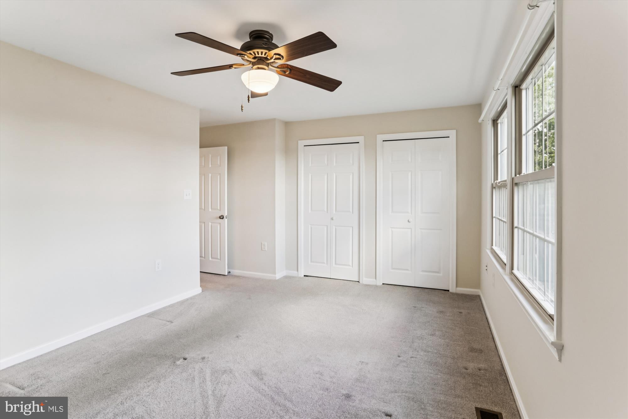 945 South Scott Street Arlington, VA 22204 - Photo 25 of 39 a view of an empty room with a window