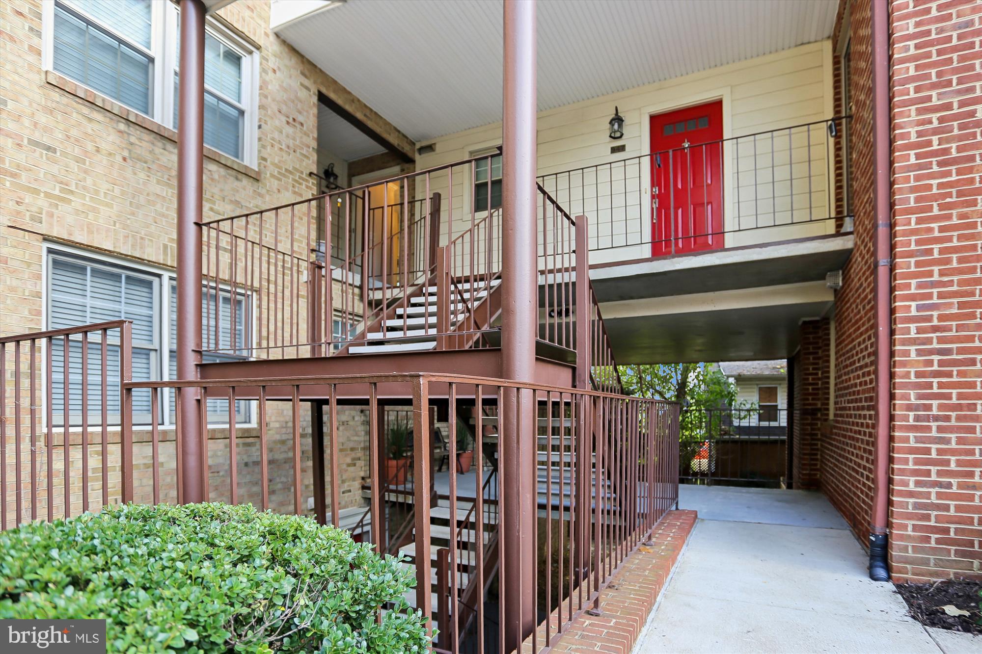 945 South Scott Street Arlington, VA 22204 - Photo 37 of 39 front view of a house with a porch