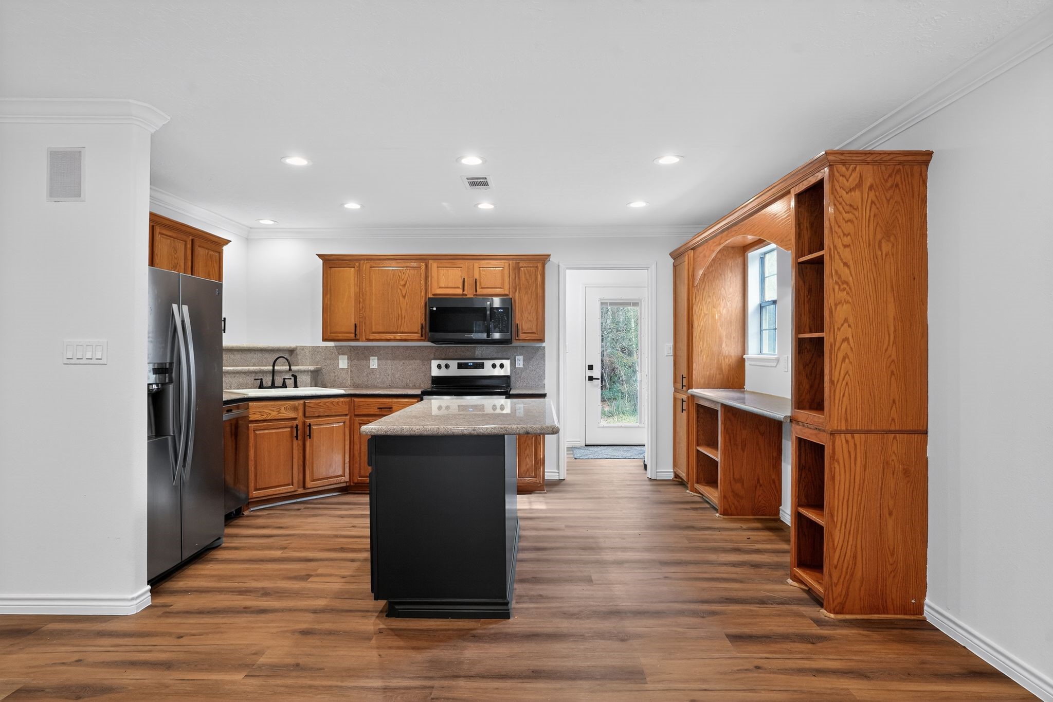 27 Deerfield Road Huntsville, TX 77340 - Photo 40 of 46 a kitchen with stainless steel appliances granite countertop a refrigerator a stove top oven and sink