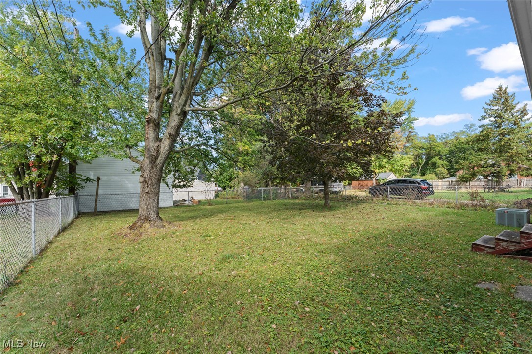 5860 Pearl Road Cleveland, OH 44130 - Photo 4 of 47