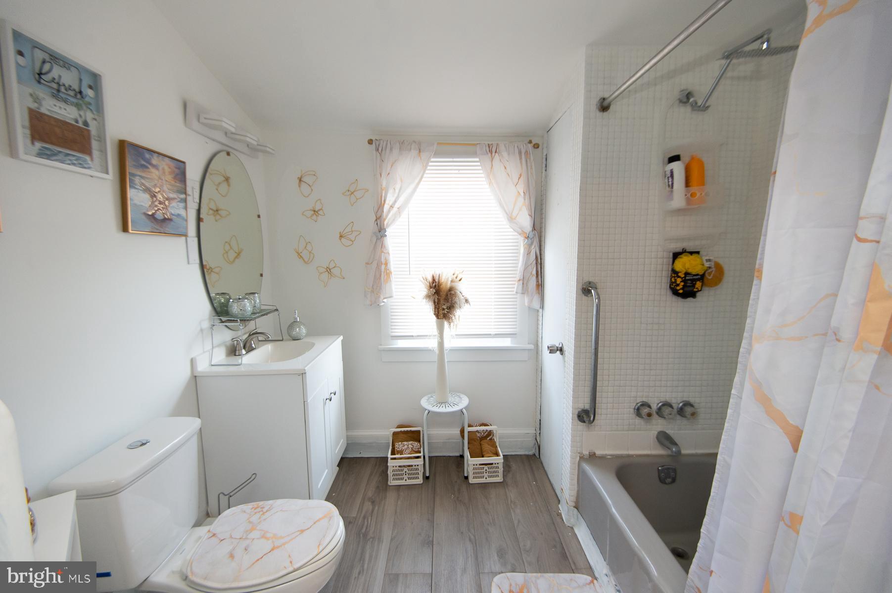 521 Academy Street Hurlock, MD 21643 - Photo 25 of 67 Upstairs full bath bright n sunny
