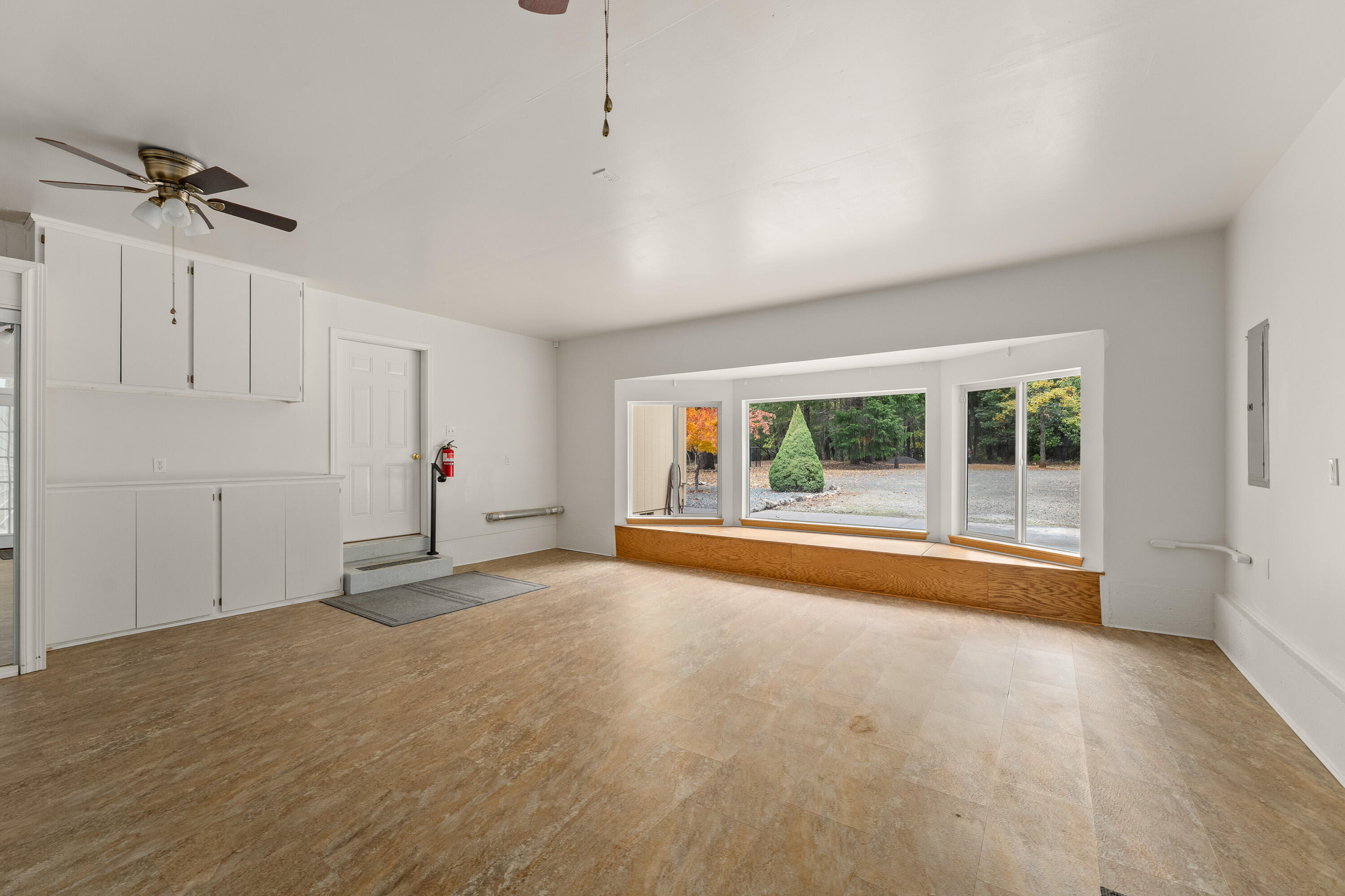 335 Cornett Lane Cave Junction, OR 97523 - Photo 27 of 55 Rec room