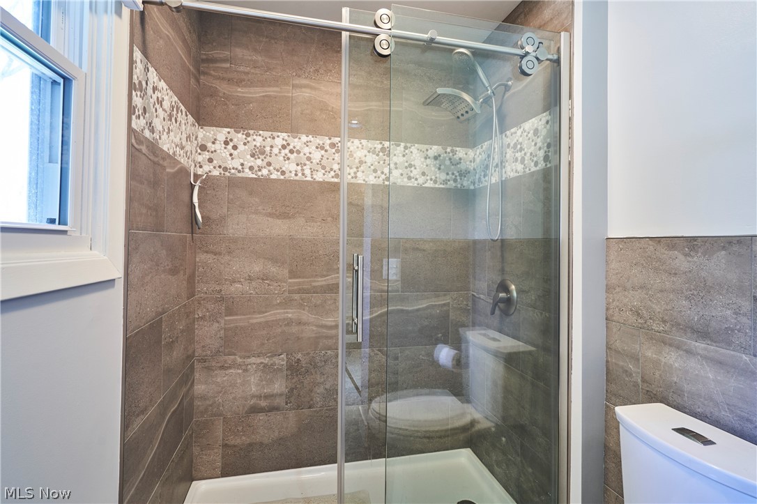 3288 Spring Valley Road Akron, OH 44333 - Photo 20 of 45 Updated Master shower