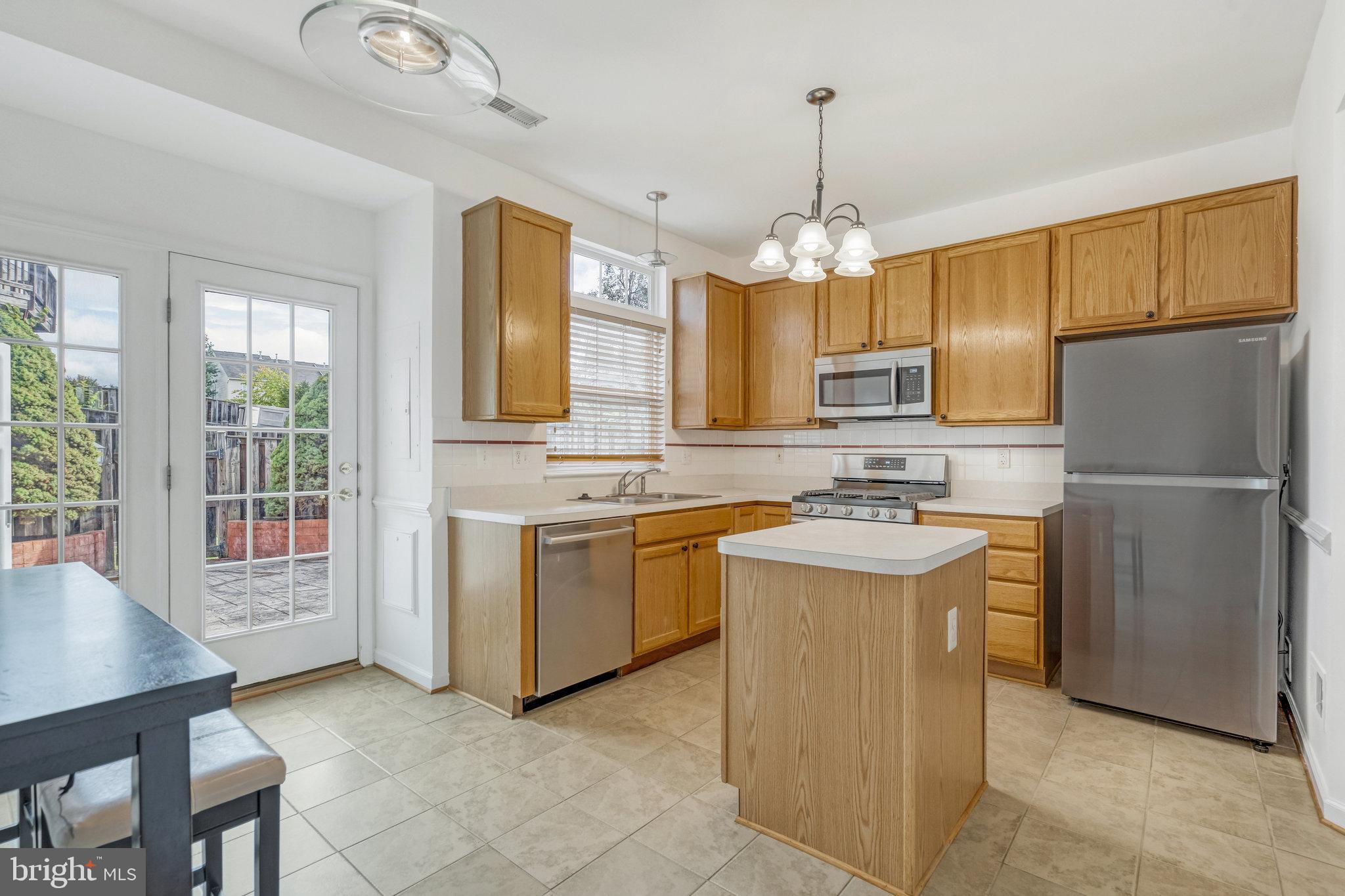 9854 Maitland Loop Bristow, VA 20136 - Photo 5 of 10 Kitchen with Island