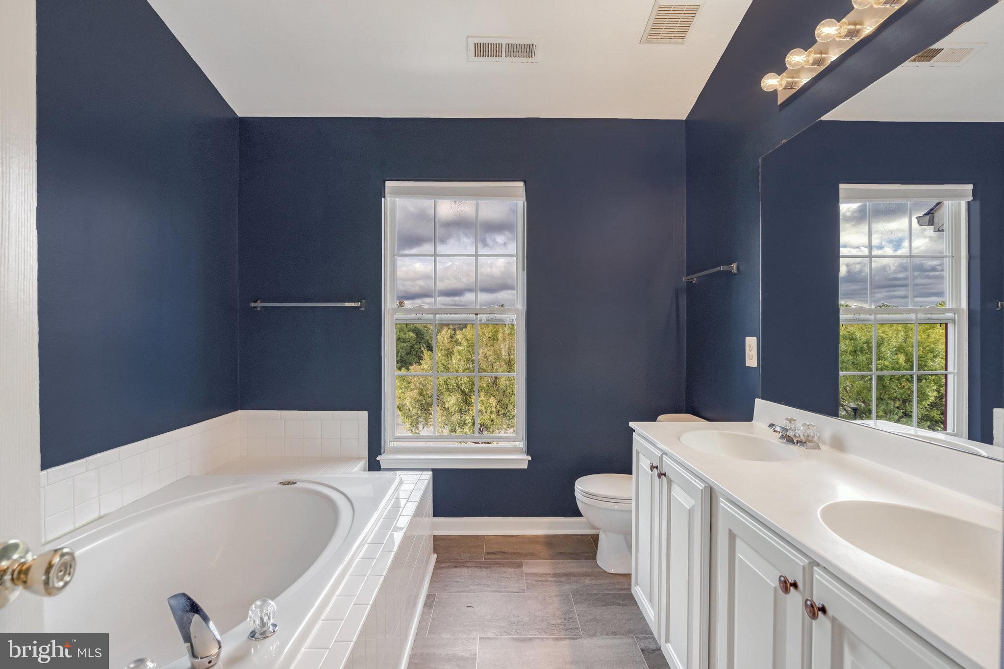 9854 Maitland Loop Bristow, VA 20136 - Photo 8 of 10 Primary Bath