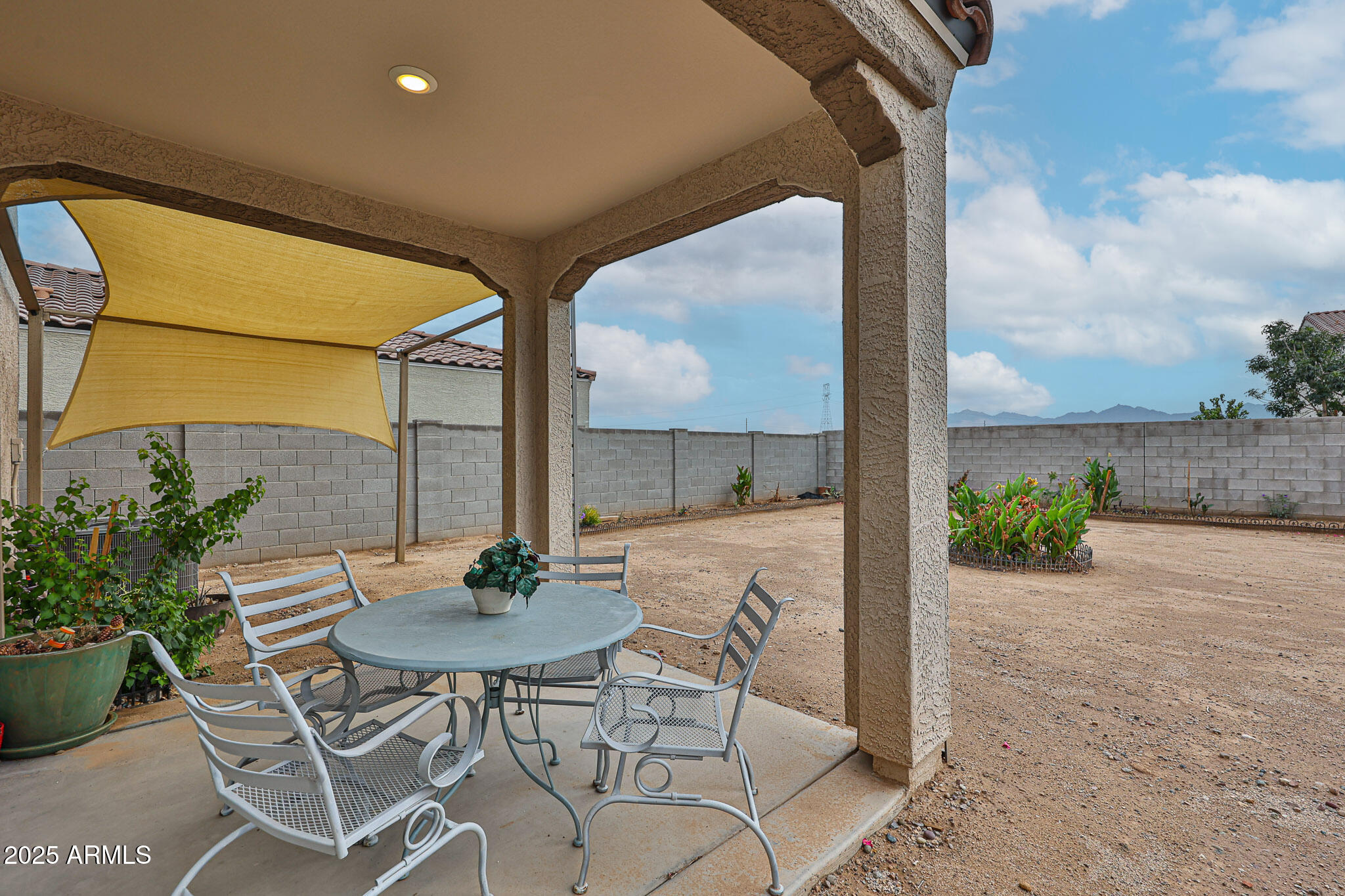 509 East Elm Lane Avondale, AZ 85323 - Photo 33 of 40 a table and chairs in patio