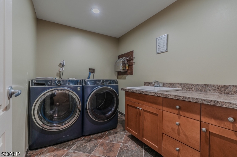 567 Mountain Avenue Springfield, NJ 07081 - Photo 23 of 28 a utility room with sink dryer and washer
