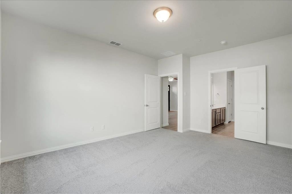1127 Rusk Way Lewisville, TX 75077 - Photo 7 of 19 Gallery Image 7