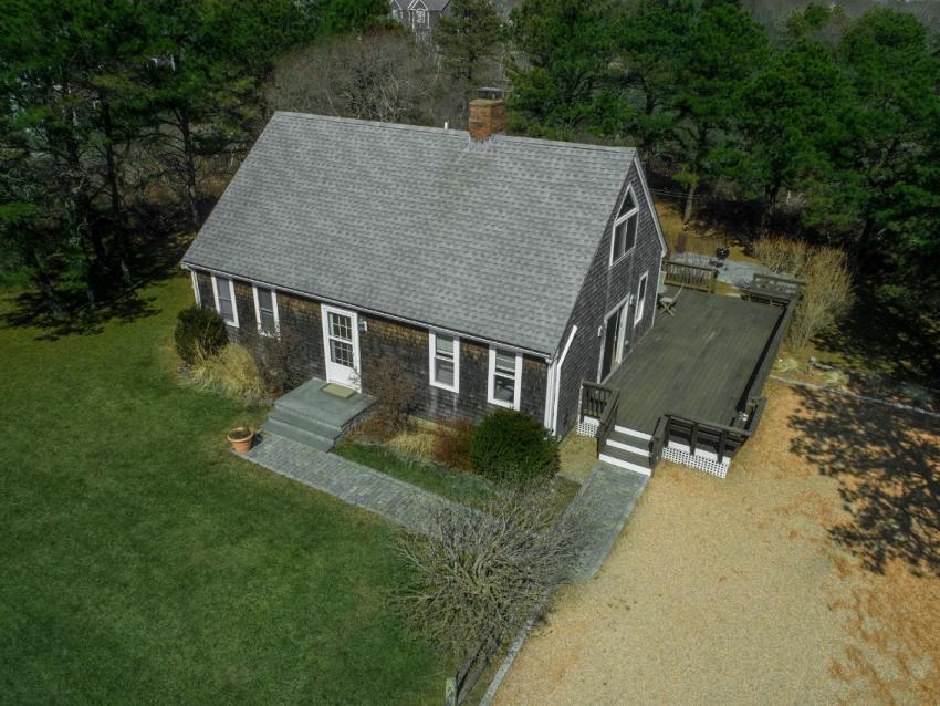 21 Schoolhouse Road Edgartown, MA 02539 - Photo 1 of 24 21 Schoolhouse Road