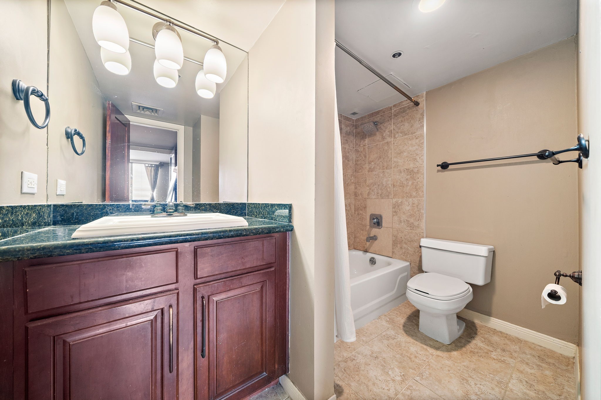 3525 Sage Road, Unit 1111 Houston, TX 77056 - Photo 18 of 19 a bathroom with a toilet a sink and a large mirror