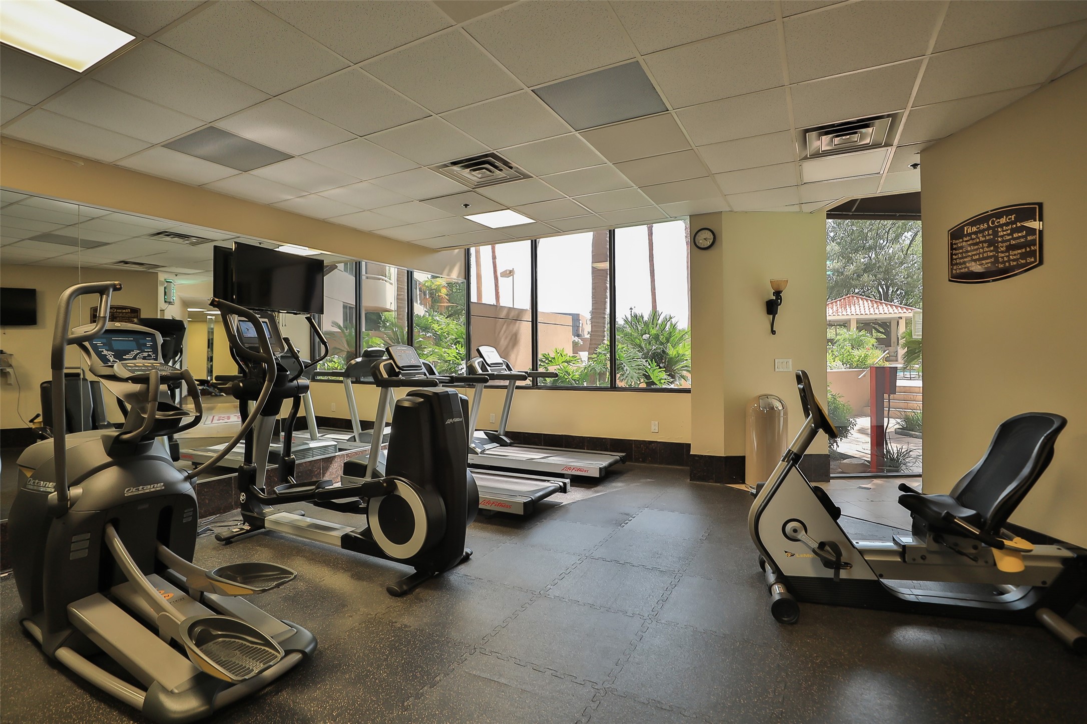3525 Sage Road, Unit 1111 Houston, TX 77056 - Photo 6 of 19 a view of a room with gym equipment