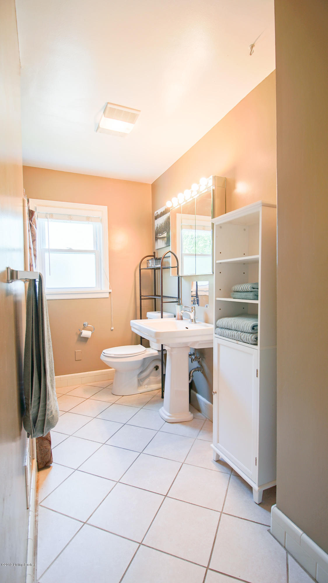 301 Bramton Road Louisville, KY 40207 - Photo 14 of 40 15_main bath_2 (1 of 1)